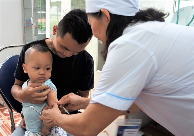 Cần lưu ý gì khi tiêm vaccine cho trẻ